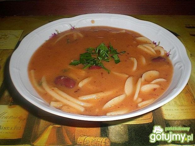 Pożywna zupa z czerwonej fasoli