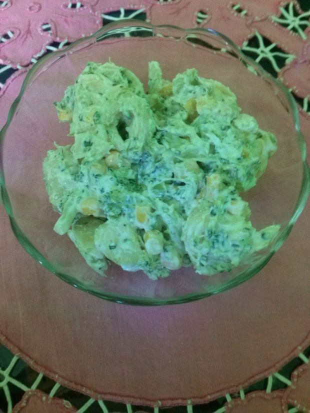 Prosta i smaczna sałatka z brokułami