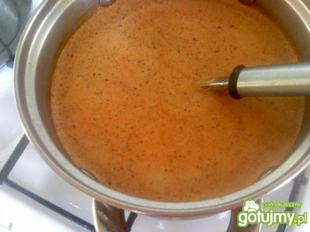 Prosta zupa pomidorowa z kolankami