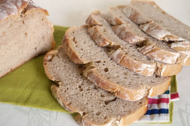Prosty chleb pszenno-żytni na zakwasie
