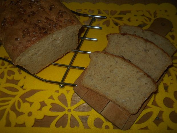 Pszenno-kukurydziany chleb z kefirem słonecznikiem