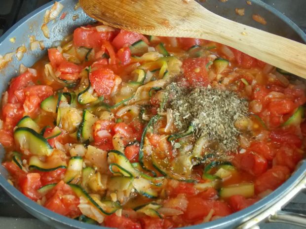 Pulpeciki drobiowe z cukinią i pomidorami
