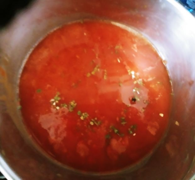Pulpeciki mięsno-ryżowe w sosie pomidorowym