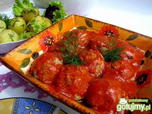 Pulpety z kaparami w sosie pomidorowym