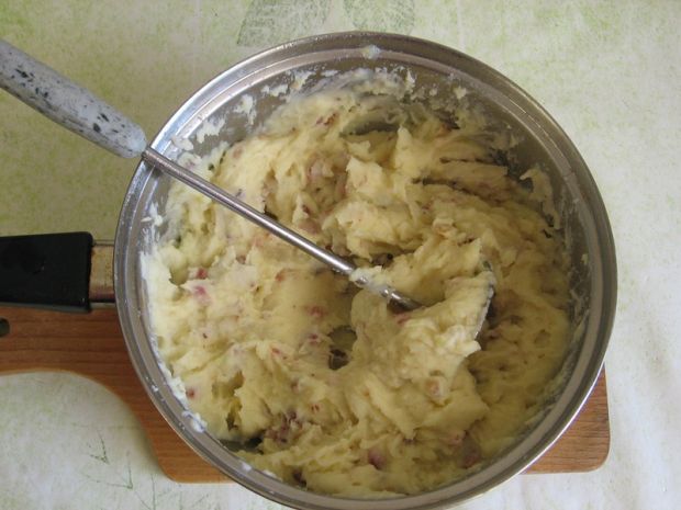 Puree ziemniaczane z boczkiem i cebulą