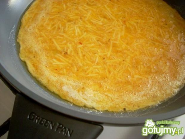 Puszysty omlet z buraczkiem liściastym