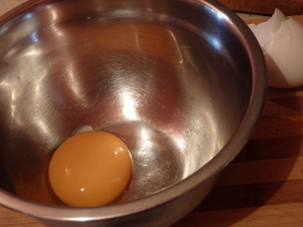 Puszysty omlet z gęsiego jaja ze szpinakiem 