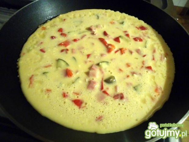 Puszysty omlet z szynką, i papryką