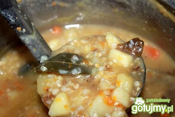 Pyszna zupa z kaszą i grzybami