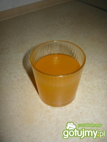 Pyszny sok marchewkowopomarańczowy