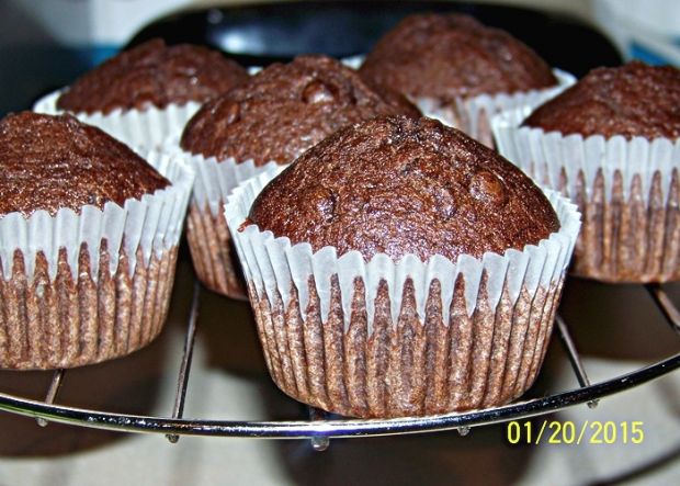 Razowe muffiny podwójnie czekoladowe 