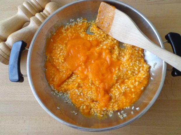 Risotto z kremem marchewkowym z gorgonzolą