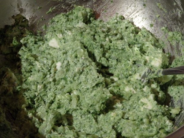 Rolada z indyka nadziewana brokułem