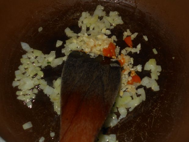 Rolada z udźca indyczego z jarmużem i pomidorami