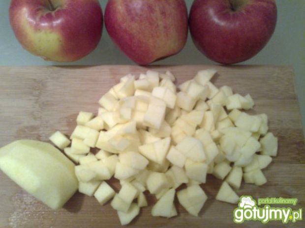 Rozgrzane jabłka z lodami.