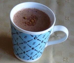 Rozgrzewająca gorąca czekolada z cynamonem