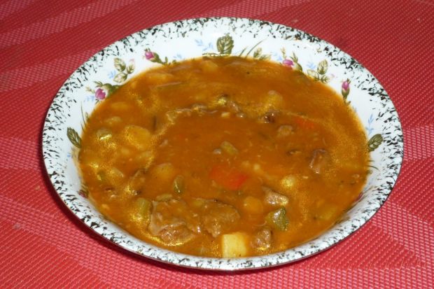 Rozgrzewająca zupa mięsna