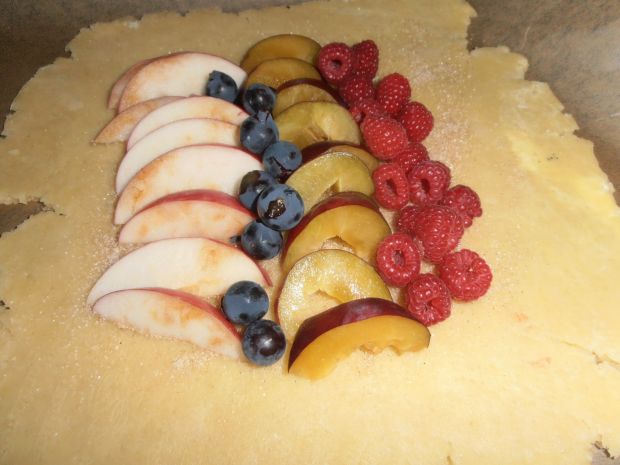 Rustykalna tarta z owocami jesieni