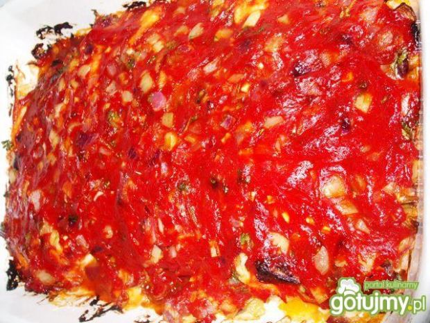Ryba pieczona pod pierzynką pomidorową