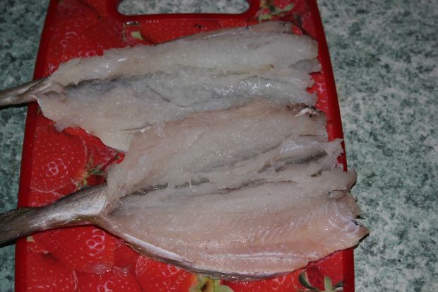 Ryba w galarecie faszerowana grzybami i rodzynkami