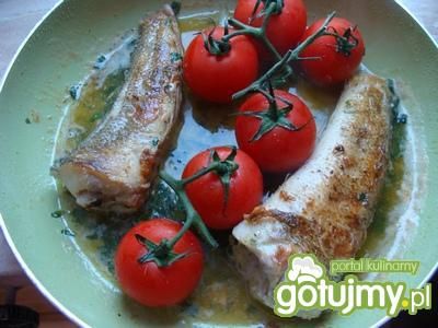 Ryba w sosie maślanym z pomidorkami
