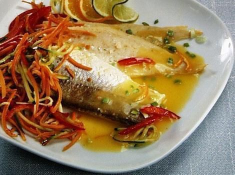 Ryba z sosem pomarańczowym i warzywami