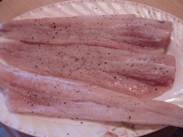Ryba zapiekana pod cebulowo-serową pierzynką