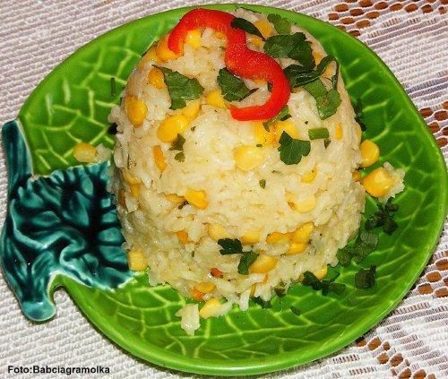 Ryż imbirowy z kukurydzą :