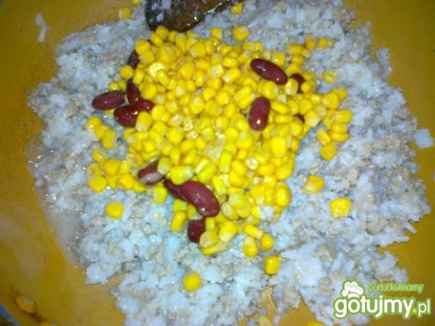 Ryż na pikantno z kukurydzą i mięsem