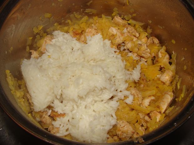 Ryż z filetem z kurczaka i cukina