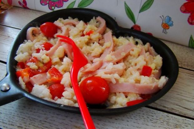 Ryż z mozzarellą i pomidorkami 