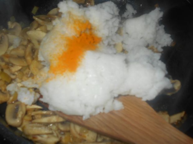 Ryż z pieczarkami zapiekany z jajkami