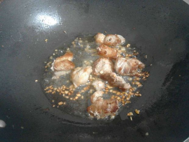 Ryż z zielonym pesto i wieprzowiną Ryż z zielonym pesto i wieprzowiną