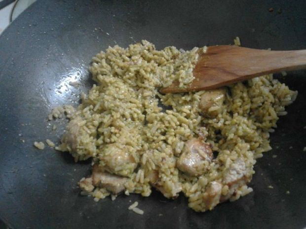 Ryż z zielonym pesto i wieprzowiną Ryż z zielonym pesto i wieprzowiną
