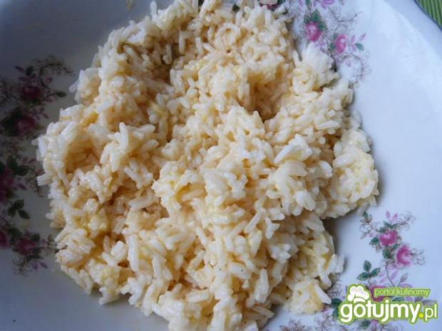 Ryż zapiekany z warzywami i żółtym serem