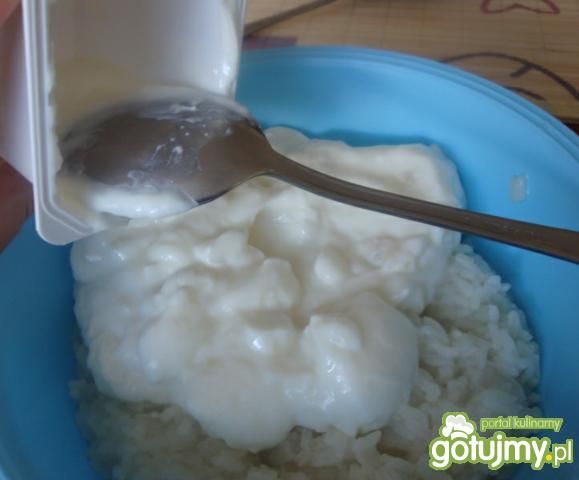 Ryżowy deserek z jogurtem ananasowym
