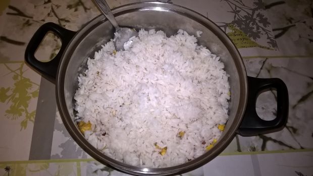 Sałatka curry z kurczakiem i ryżem