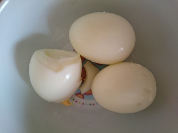 Sałatka jajeczna z paluszkami surimi
