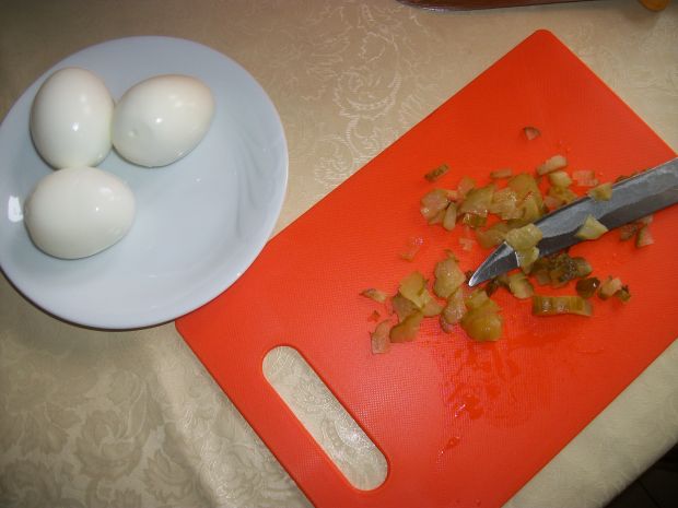 Sałatka jarzynowa z tortellini i jajkami