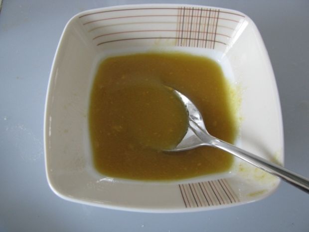Sałatka makaronowa z awokado i chrupiącym boczkiem