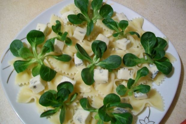 Sałatka makaronowa z gorgonzolą