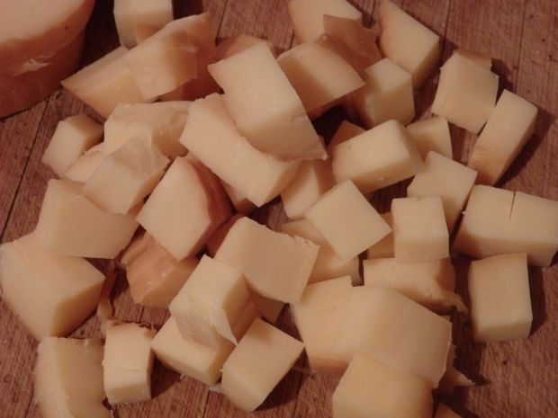 Sałatka makaronowa z wędzonym serem