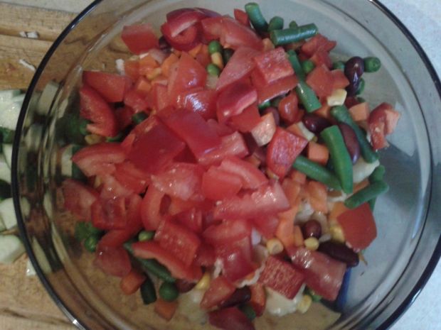 Sałatka mexicana z makaronem i pomidorami