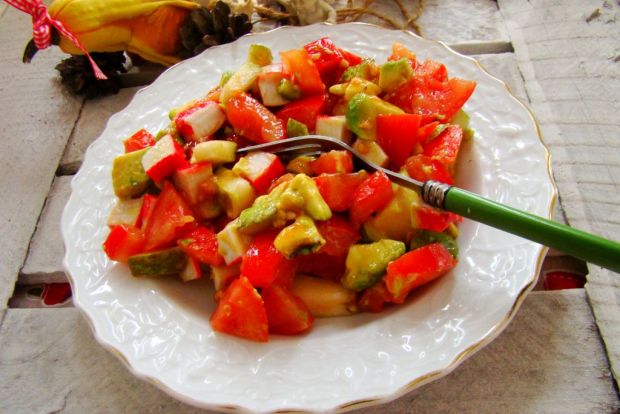 Sałatka na zdrowie- pomidorowa z awokado