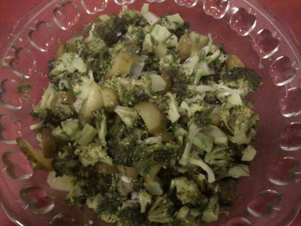 Sałatka obiadowa z brokuła