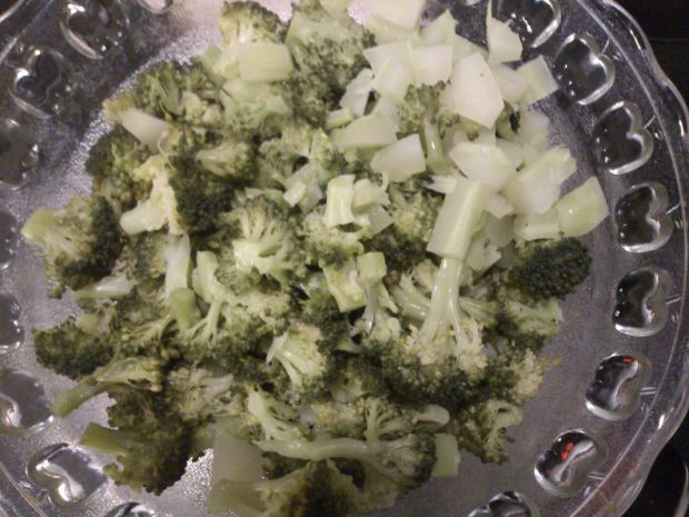 Sałatka obiadowa z brokuła