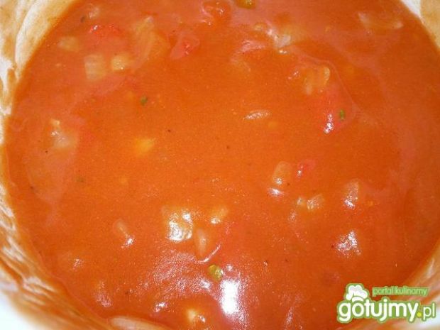 Sałatka ogórkowa w sosie pomidorowym