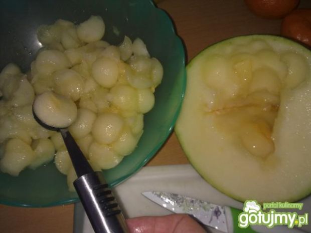 Sałatka owocowa w melonie