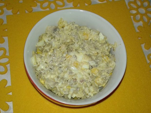 Sałatka pieczarkowo - jajeczna z makaronem ryżowym
