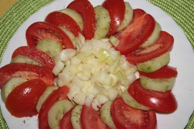 Sałatka pomidorowo - ogórkowa